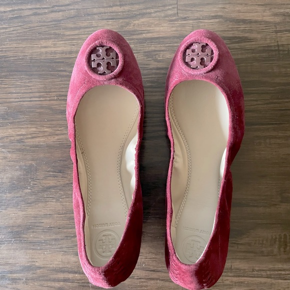 Tory Burch Allie Ballet Flat in Borscht Suede (Burgundy) - Picture 2 of 9